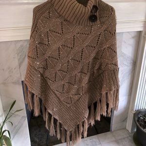 Poncho with sequels and tassels